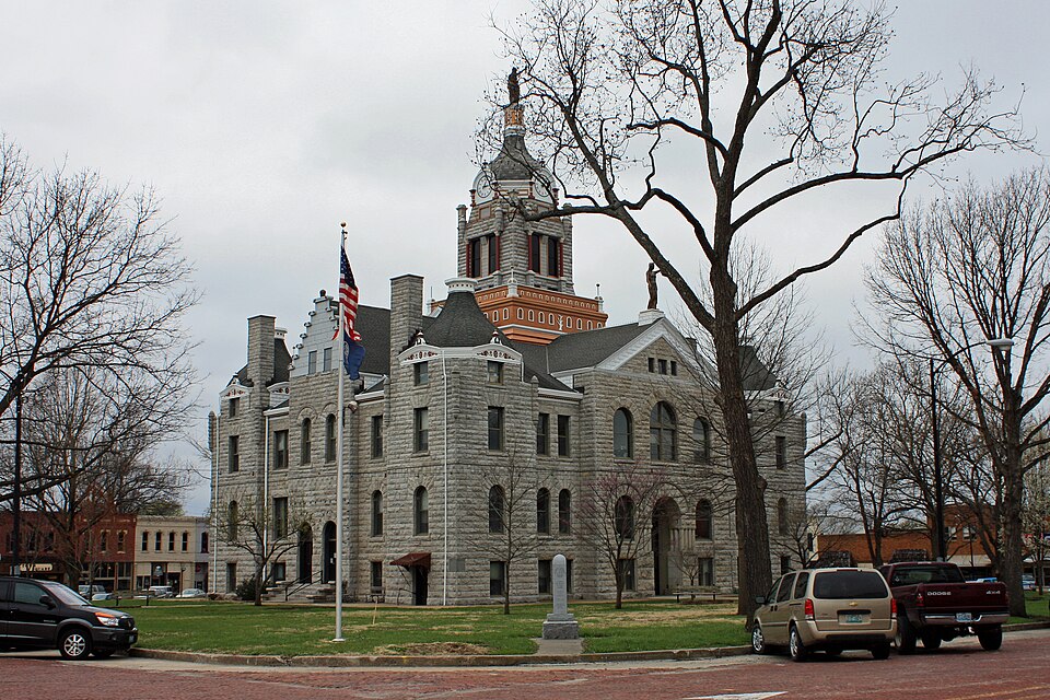 Photograph of Bates County Courthouse