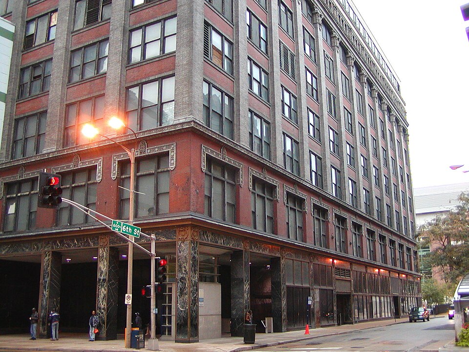 Photograph of Grand-Leader Building