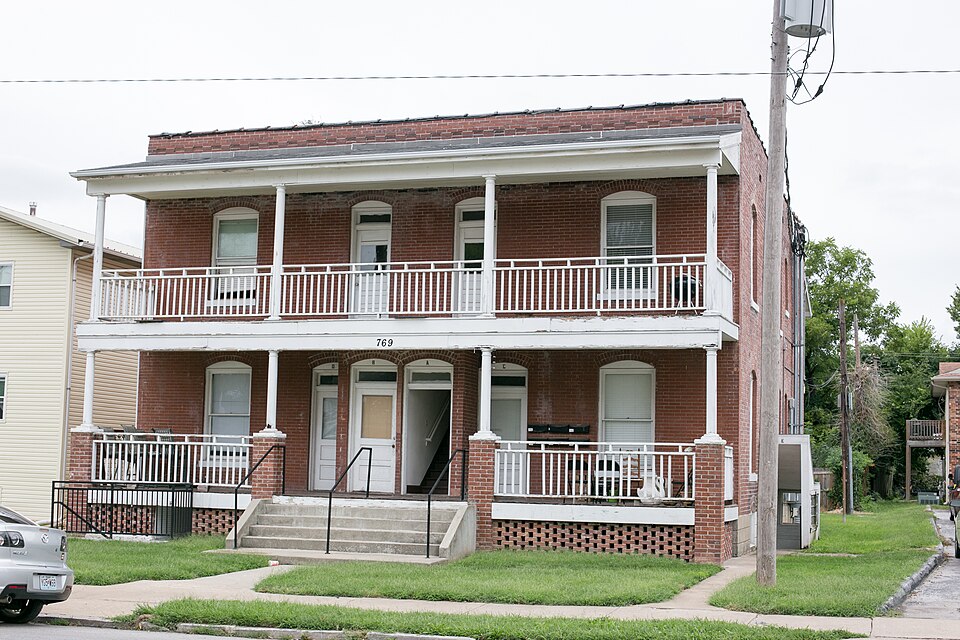 Photograph of Robert B. and Vitae A. Kite Apartment Building