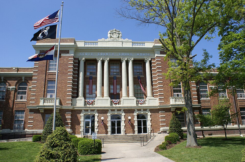 Photograph of Scott County Courthouse
