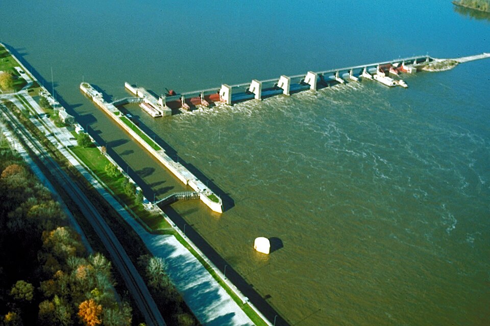 Photograph of Lock and Dam No. 22