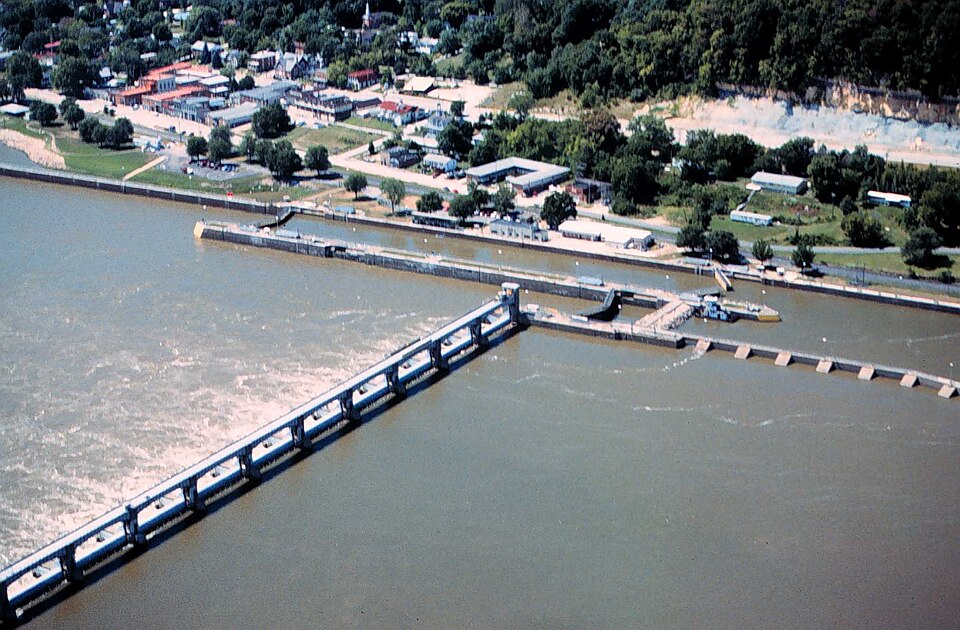 Photograph of Lock and Dam No. 24