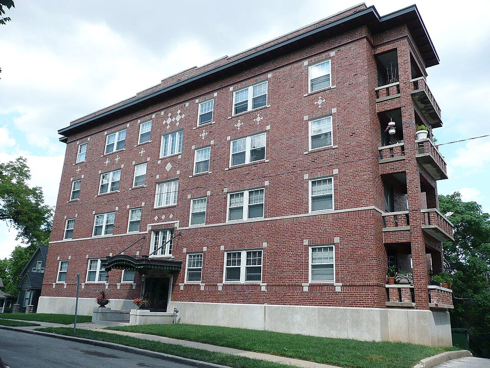 Photograph of Bon Air Apartments Building