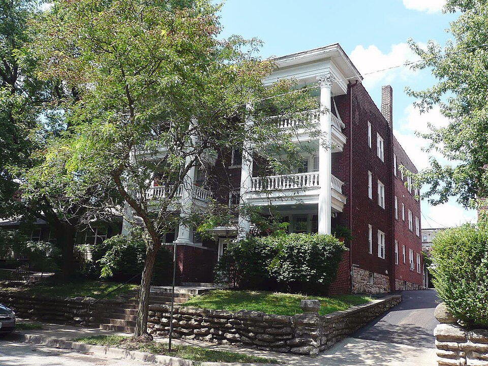 Photograph of Colonnade Apartment Building at 4302 Oak Street