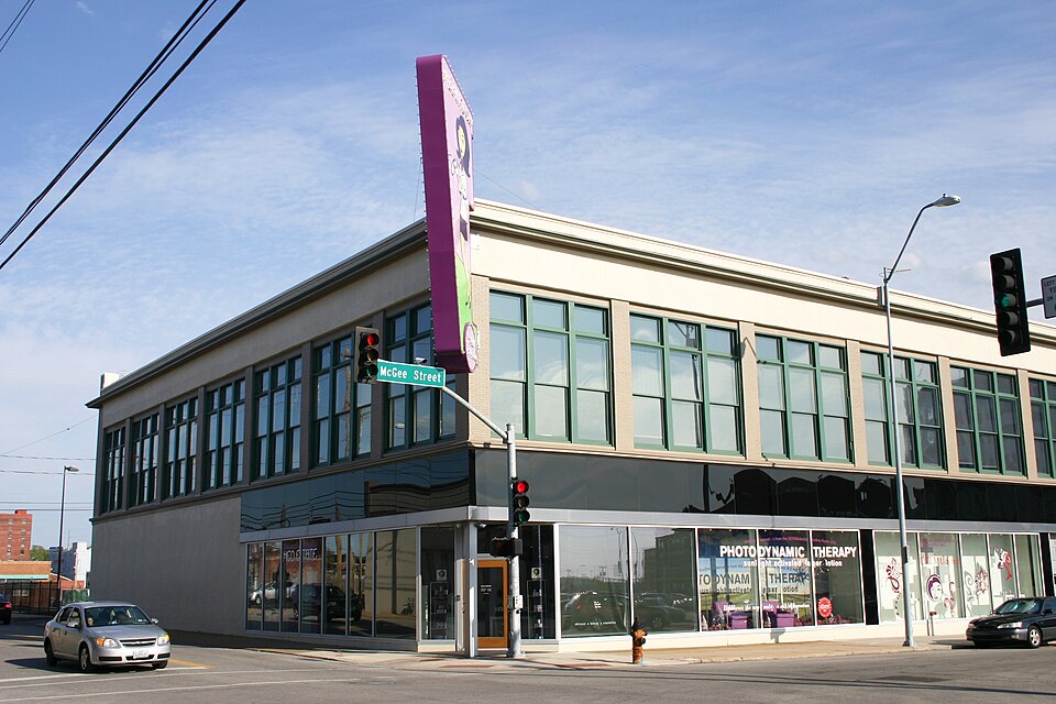 Photograph of 1901 McGee Street Automotive Service Building