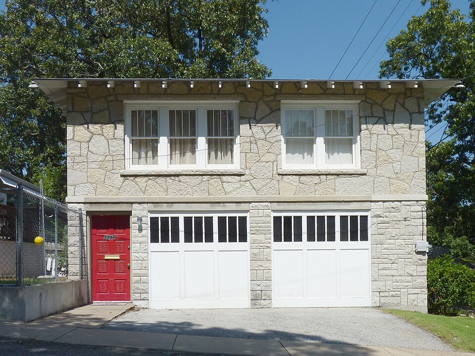 Photograph of Bonnie & Clyde Garage Apartment