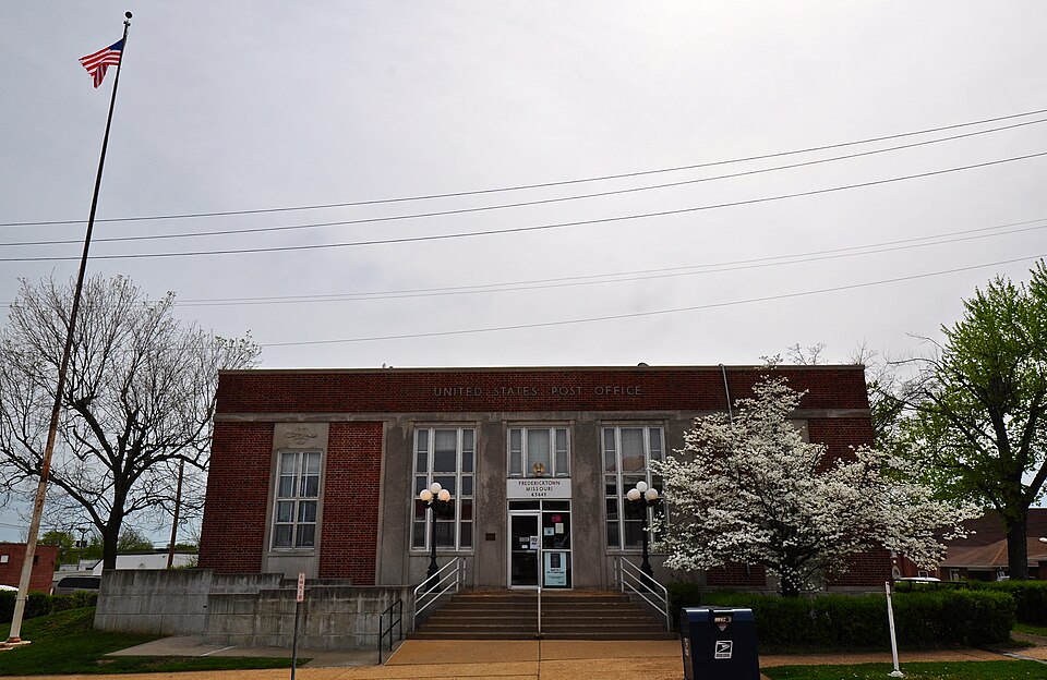 Photograph of United States Post Office