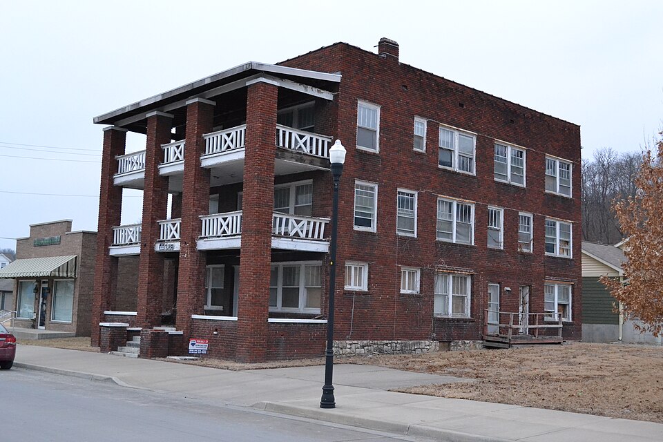 Photograph of Colonial Hotel