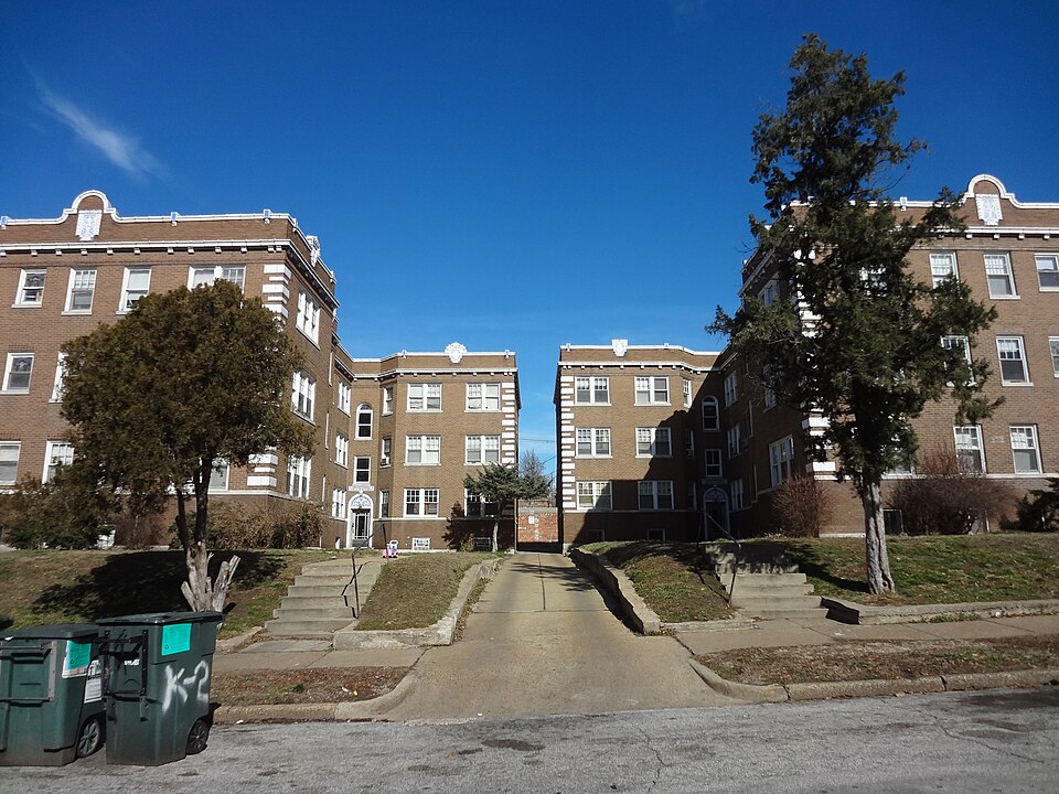 Photograph of Apartments at 5561-71 Chamberlain