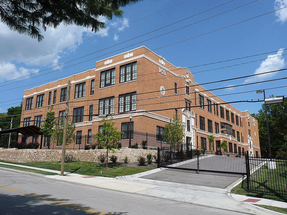 Photograph of Seven Oaks School