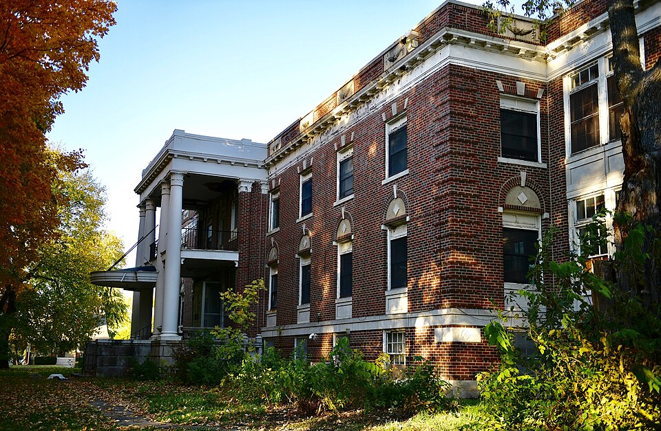 Photograph of Fitzgibbon Hospital