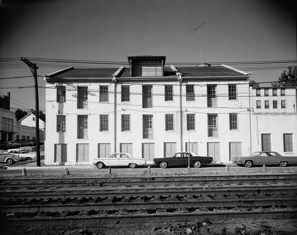 Photograph of Lohman's Landing Building