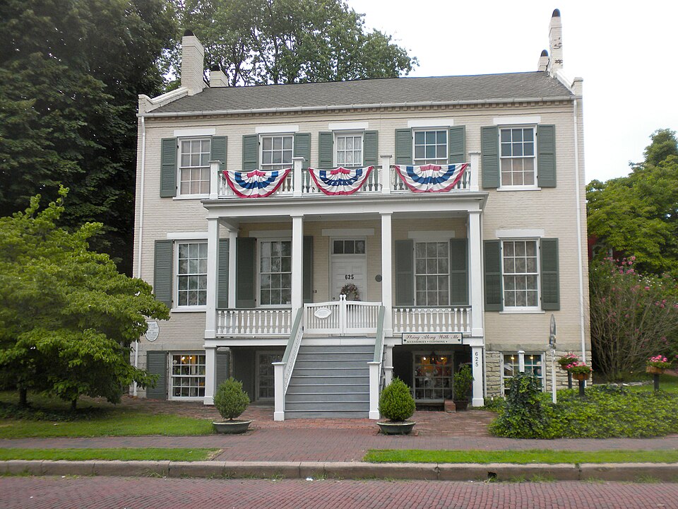 Photograph of Newbill-McElhiney House