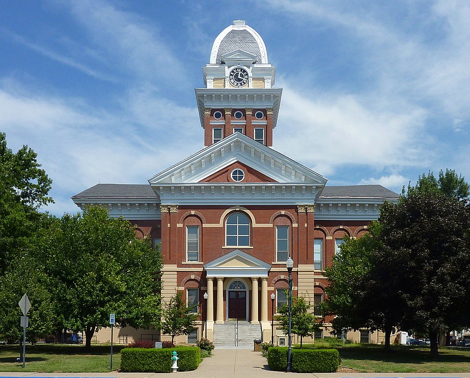 Photograph of Saline County Courthouse