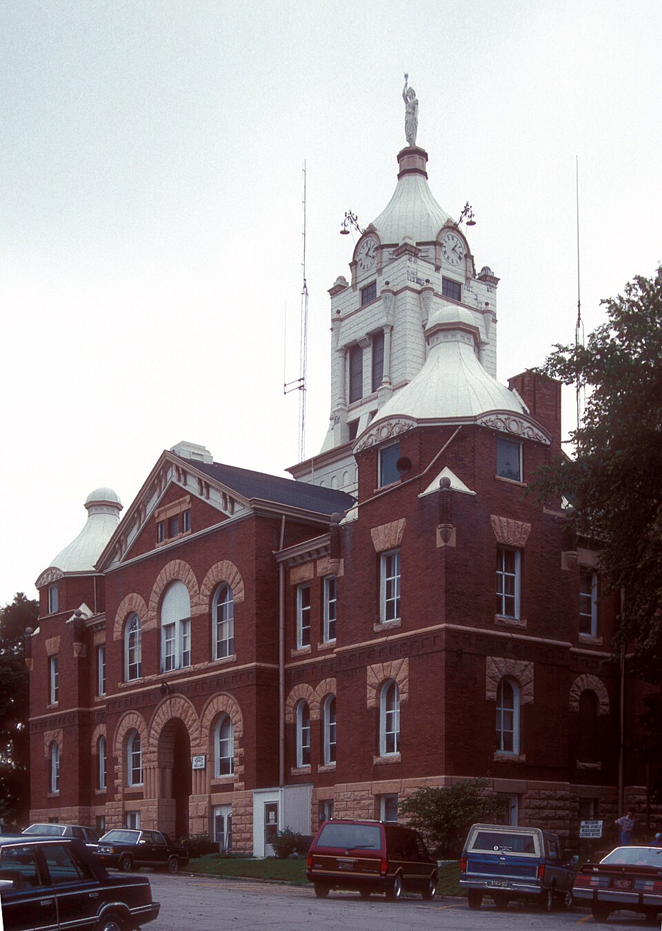 Photograph of Andrew County Courthouse