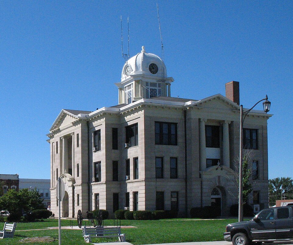 Photograph of Daviess County Courthouse