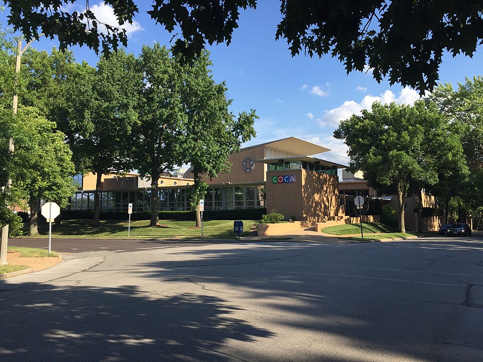 Photograph of B'Nai Amoona Synagogue