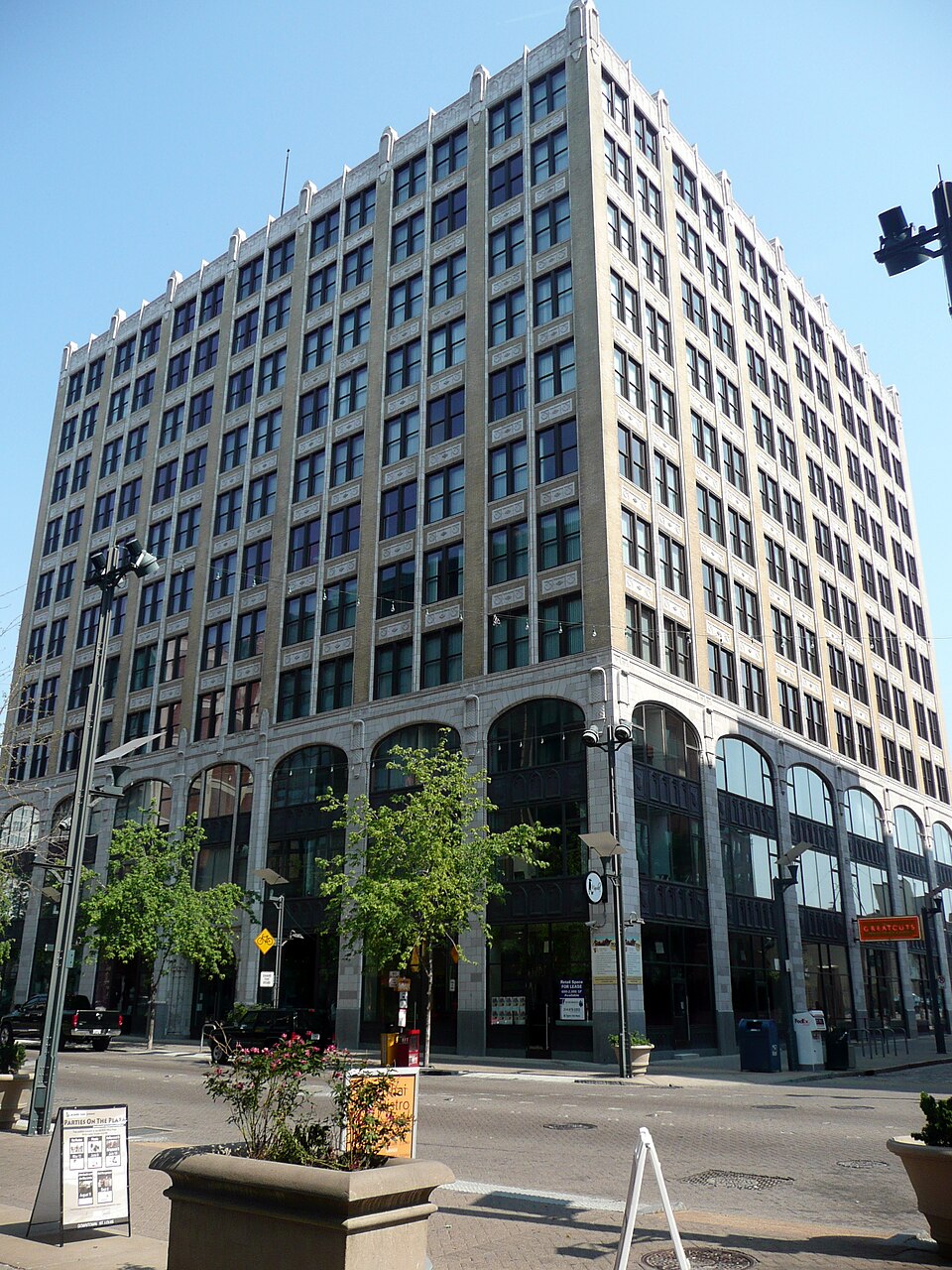 Photograph of Fashion Square Building