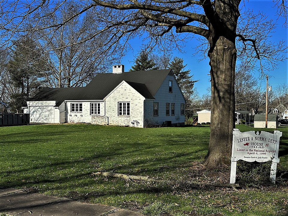Photograph of Lester and Norma Dent House