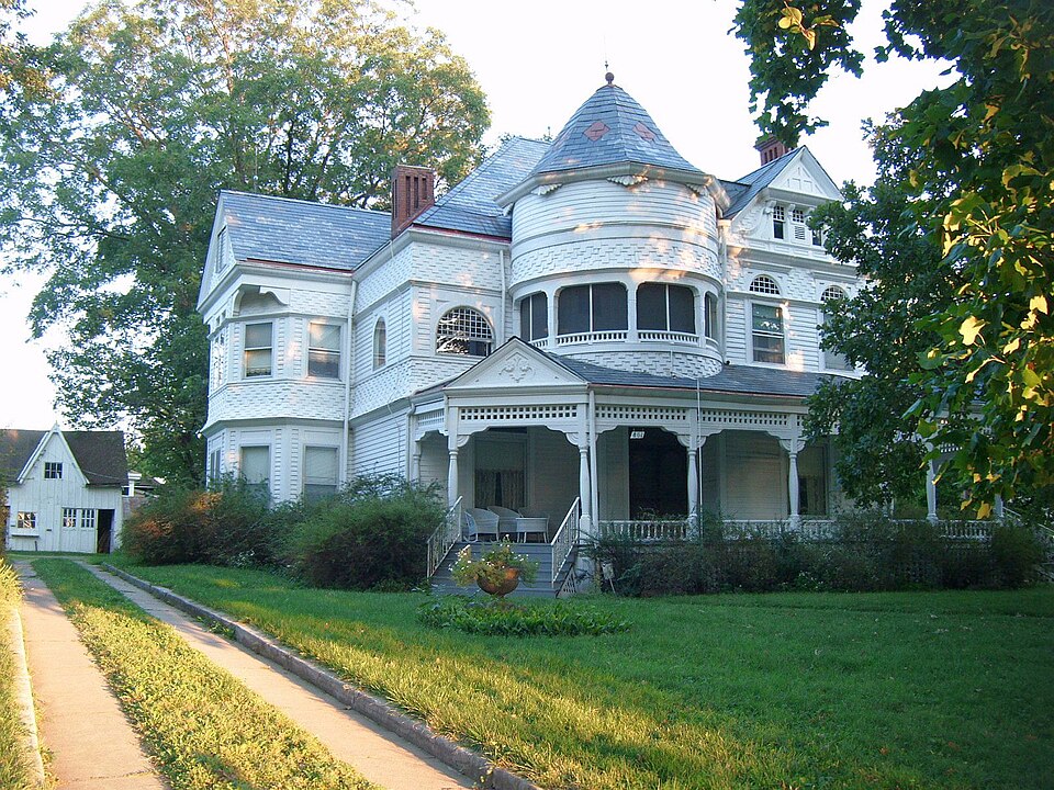 Photograph of Mollie and Josephine Hughes House