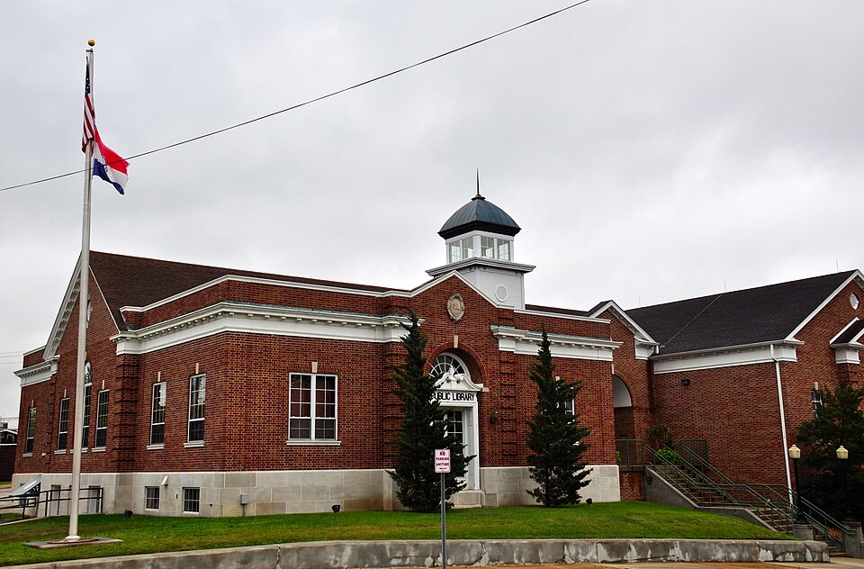 Photograph of Poplar Bluff Public Library