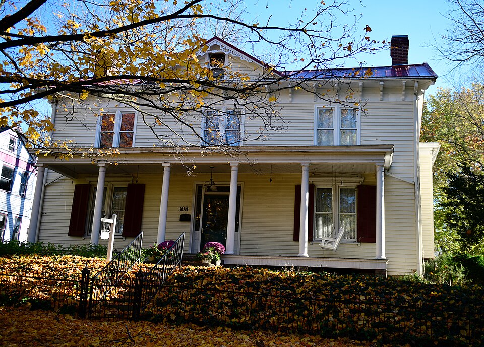 Photograph of Edwin and Nora Payne Bedford House