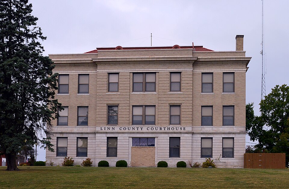 Photograph of Linn County Courthouse