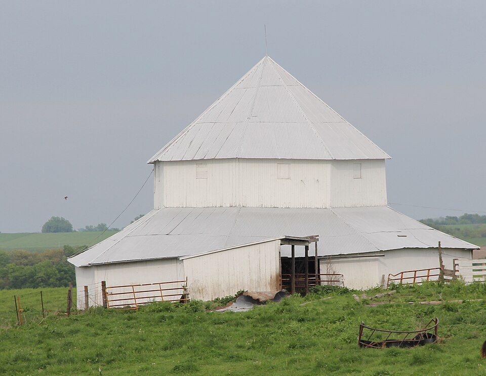 Photograph of J. F. Roberts Octagonal Barn