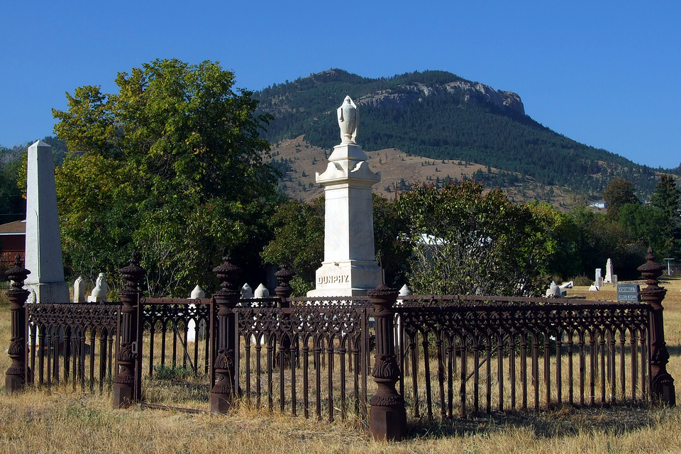 Photograph of Benton Avenue Cemetery