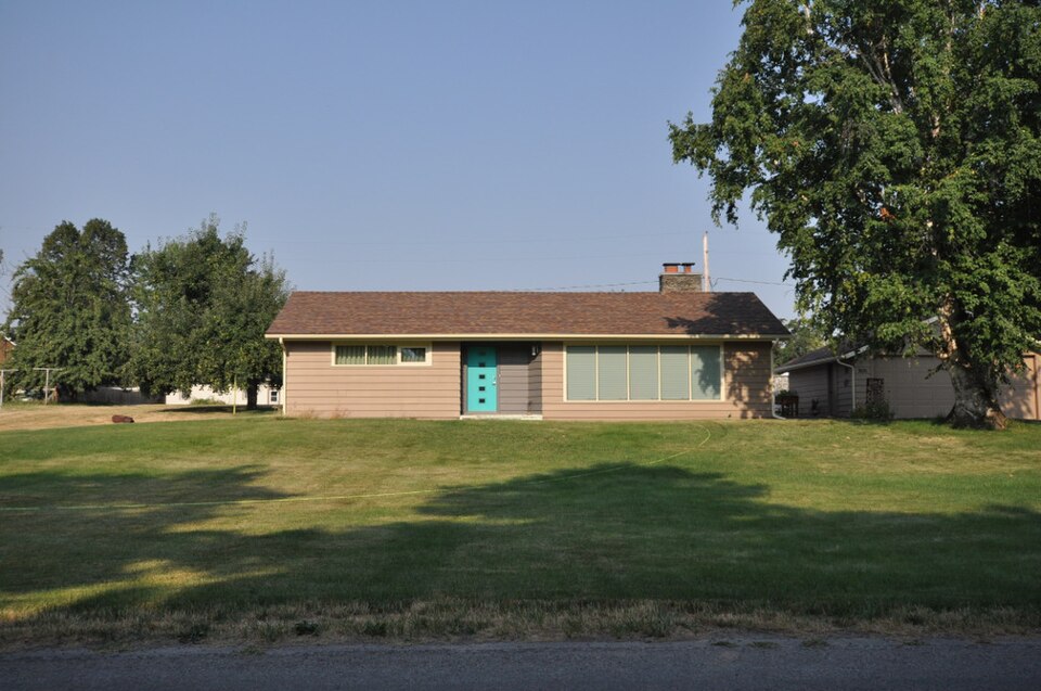 Photograph of Don E. Olsson House and Garage