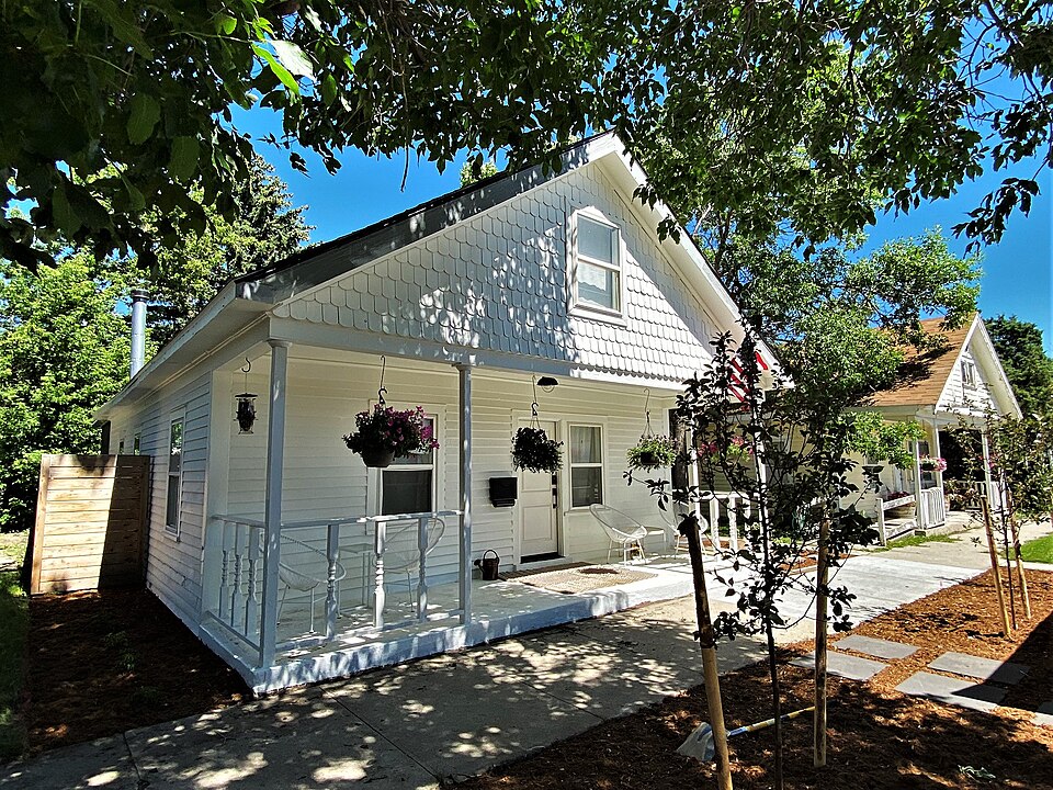 Photograph of B Street District