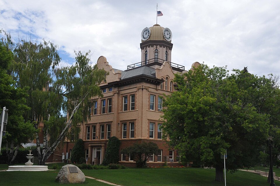 Photograph of Lewistown Courthouse Historic District