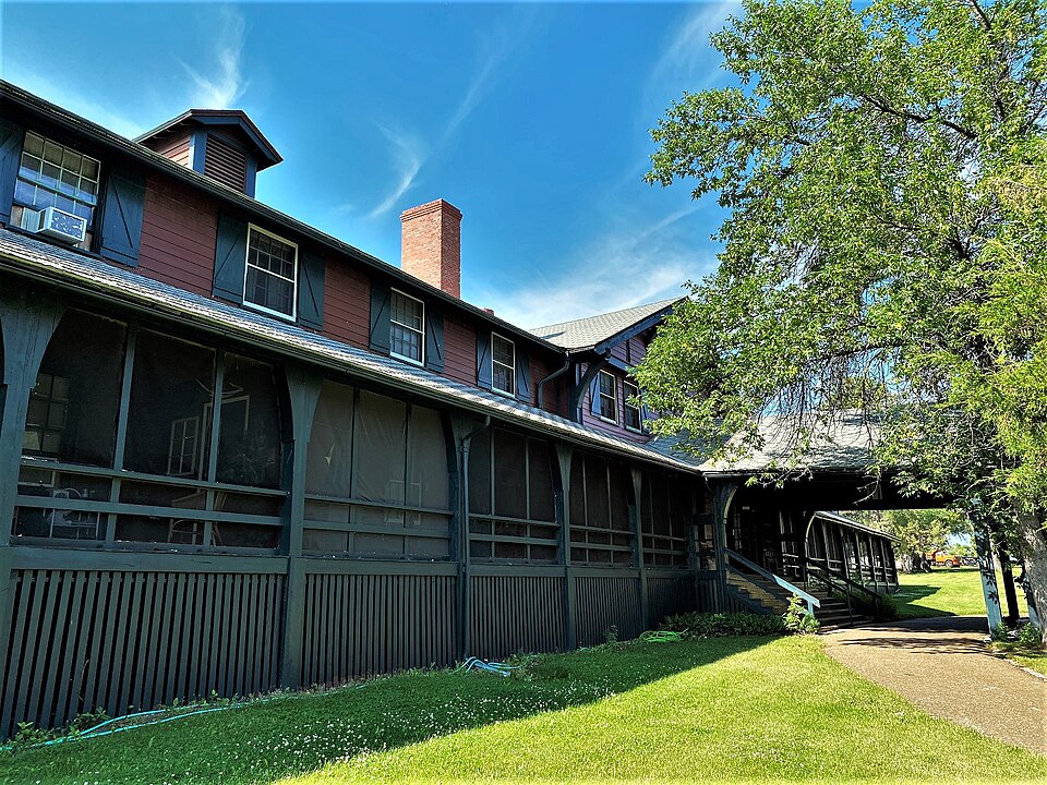 Photograph of Employee's Hotel and Garage