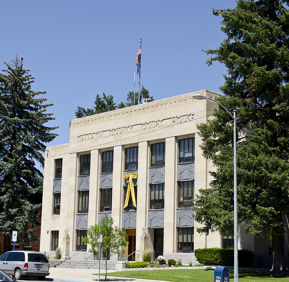 Photograph of Gallatin County Courthouse