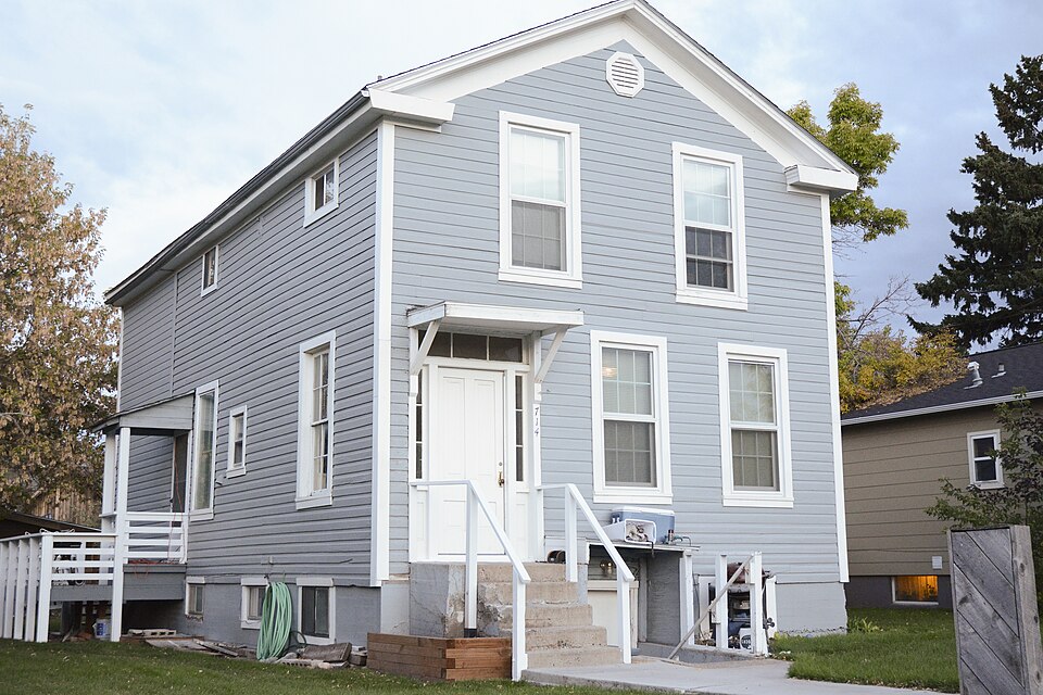 Photograph of House at 714 North Tracy