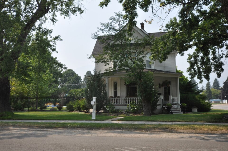 Photograph of Daniel V. Bean House