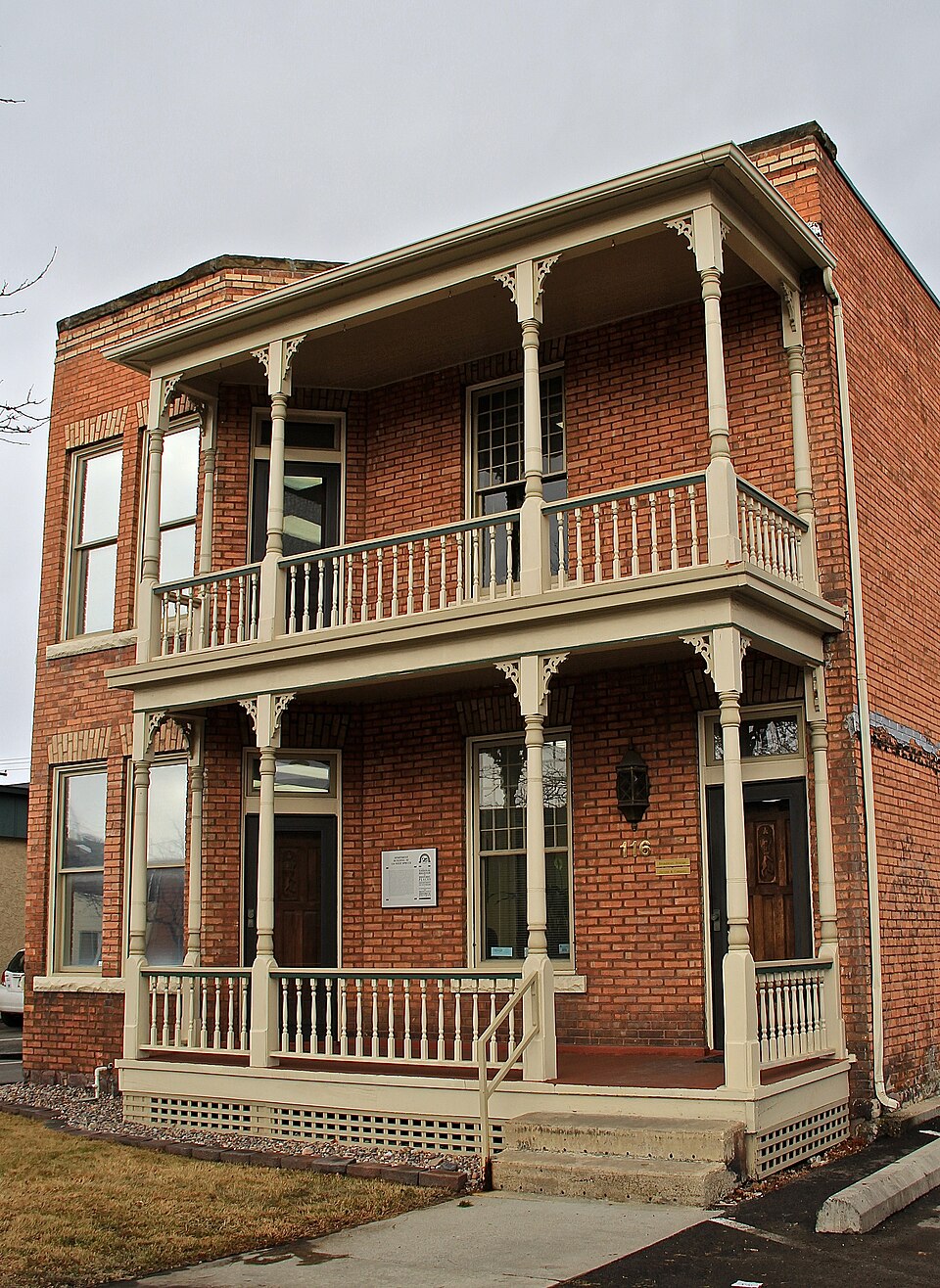 Photograph of Apartment Building at 116 Spruce Street
