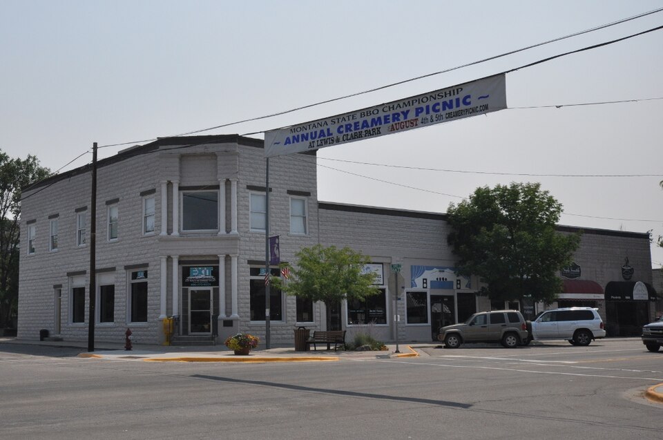 Photograph of First State Bank, Dowling and Emhoff Buildings