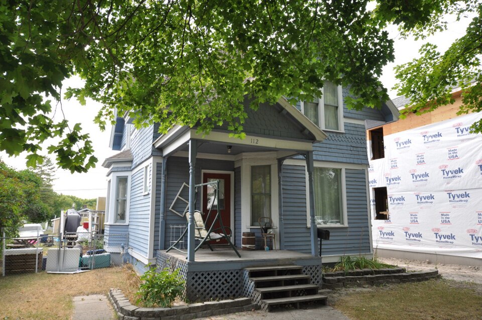 Photograph of Alexander and Busey Houses
