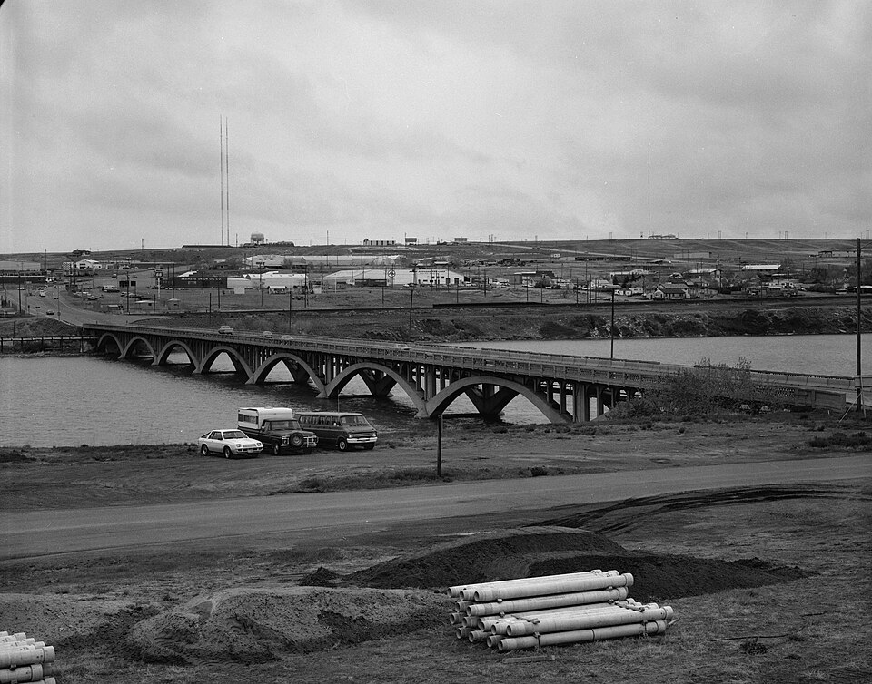 Photograph of Tenth Street Bridge
