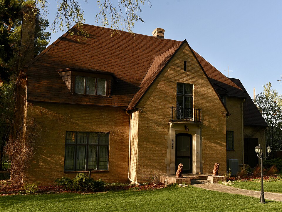 Photograph of Dr. Albert M. and Evelyn M. Brandt House