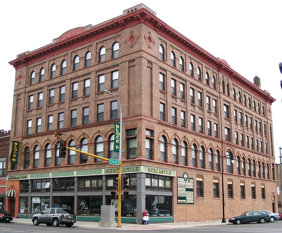 Photograph of DeLendrecie's Department Store