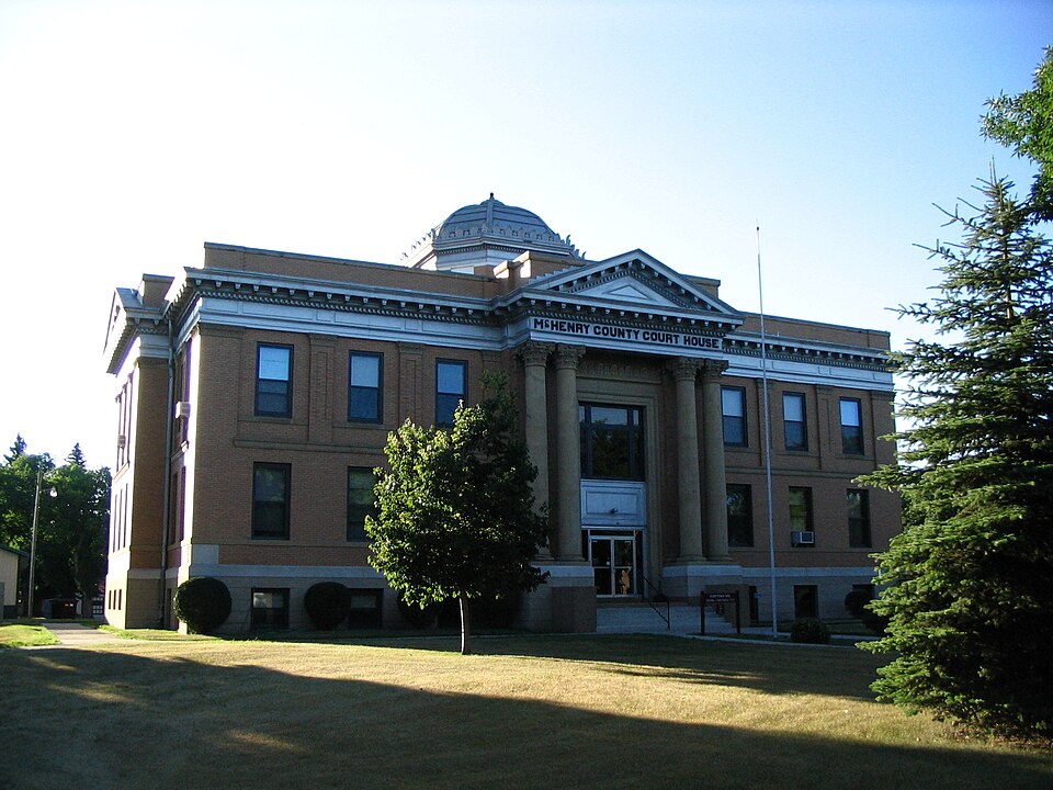 Photograph of McHenry County Courthouse