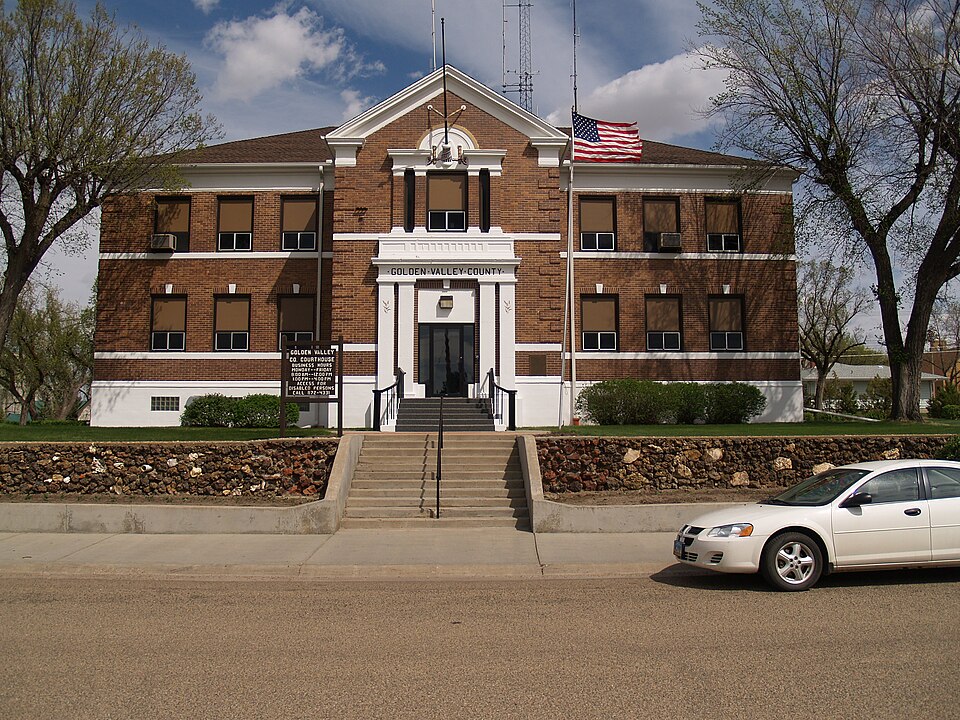 Photograph of Golden Valley County Courthouse