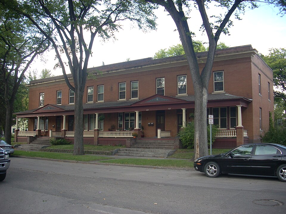 Photograph of Dinnie Apartments