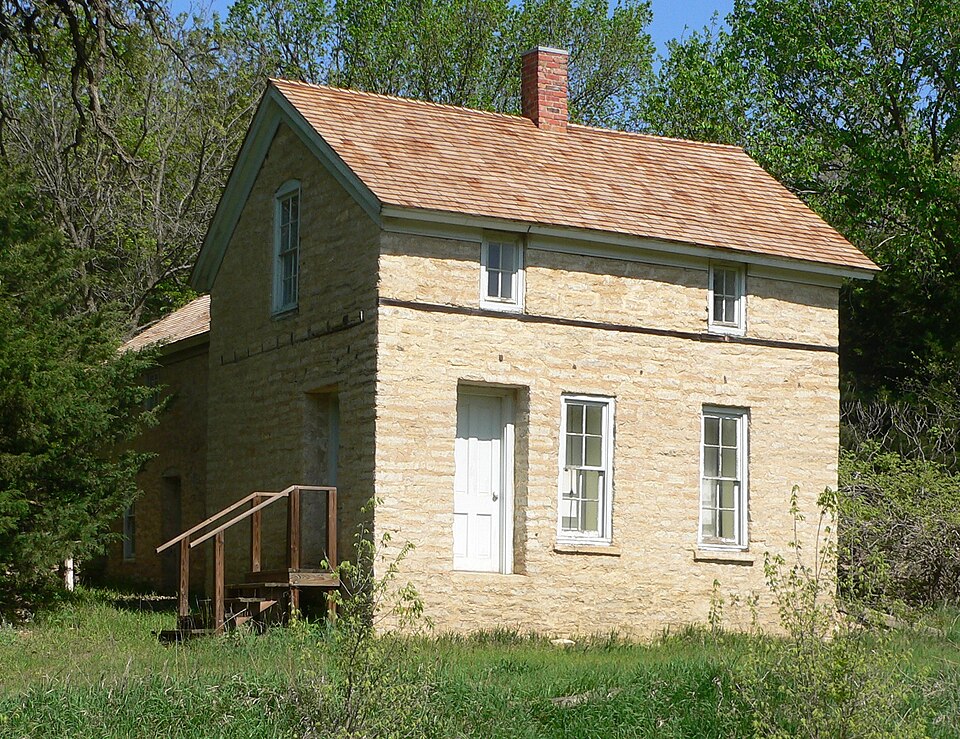 Photograph of Woral C. Smith Lime Kiln and Limestone House
