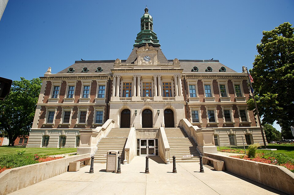 Photograph of Hall County Courthouse