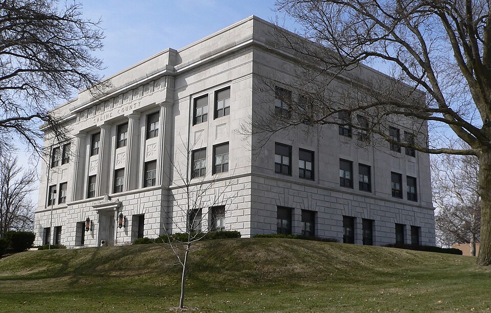 Photograph of Saline County Courthouse