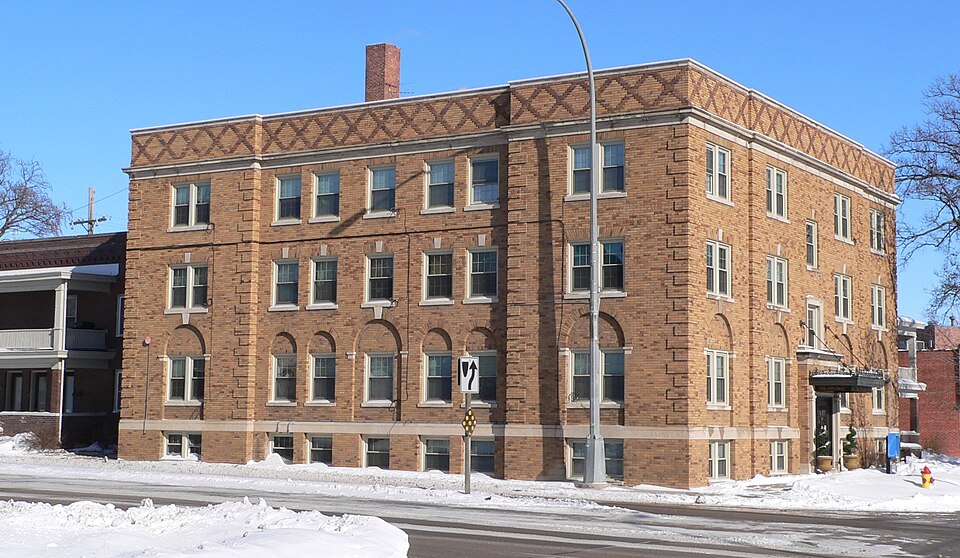 Photograph of Lee Huff Apartment Complex