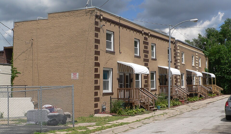 Photograph of Howard Street Apartment District